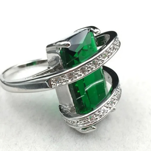 Ring - Picture 3 of 4